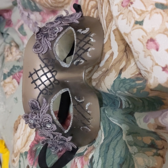 Masquerade mask - Picture 1 of 6